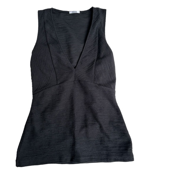 Wolford • Sleeveless Vneck Crinkle Ribbed Top - Picture 1 of 10